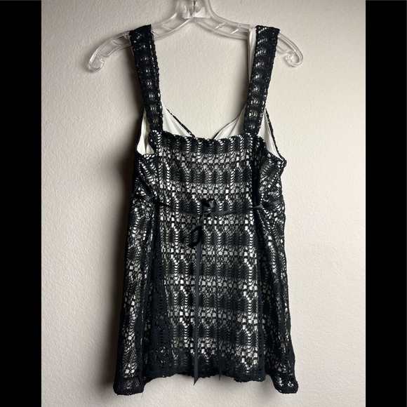 AB STUDIO BLACK CROCHET OVER WHITE SLEEVELESS TOP WITH TIE SIZE LARGE PREOWNED - Picture 8 of 8